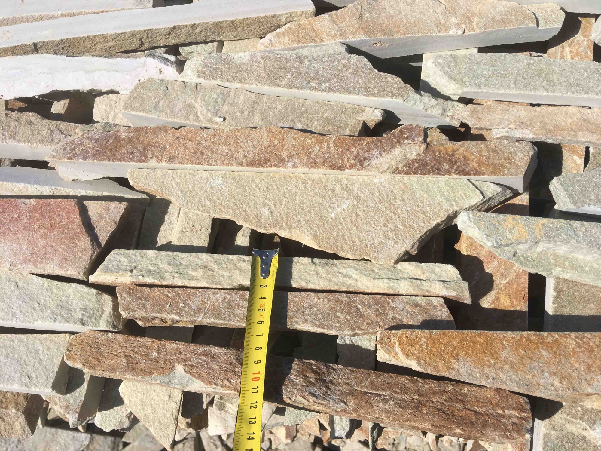 Горбушка златолит золотистый для облицовки купить в Заводоуковске