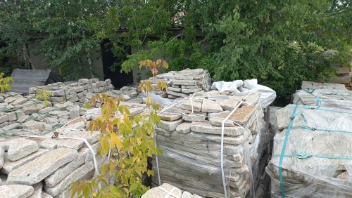 Плитняк галтованный гранитный для ландшафтного дизайна купить в Заводоуковске