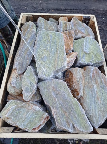 Златолит жёлтый, жёлто-зелёный глыбки и валуны для ланшафтного дизайна купить в Заводоуковске