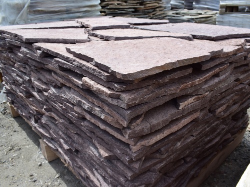 Плитняк лемезит бордовый для облицовки цоколя 20-25 мм  купить в Заводоуковске