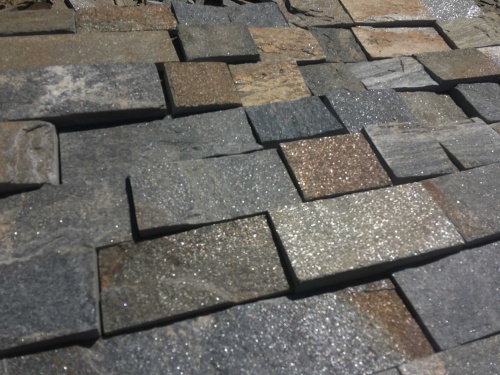 Плитка пилёная златолит Уральский для цоколя, отмостки купить в Заводоуковске