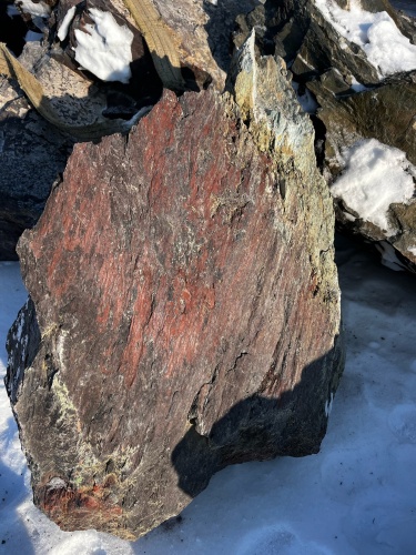 Ландшафтные глыбы красно-фиолетовые 200-1000 килограмм купить в Заводоуковске