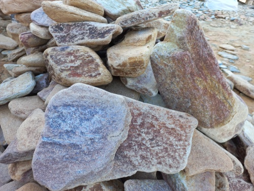 Златолит жёлтый, жёлто-зелёный глыбки и валуны для ланшафтного дизайна купить в Заводоуковске