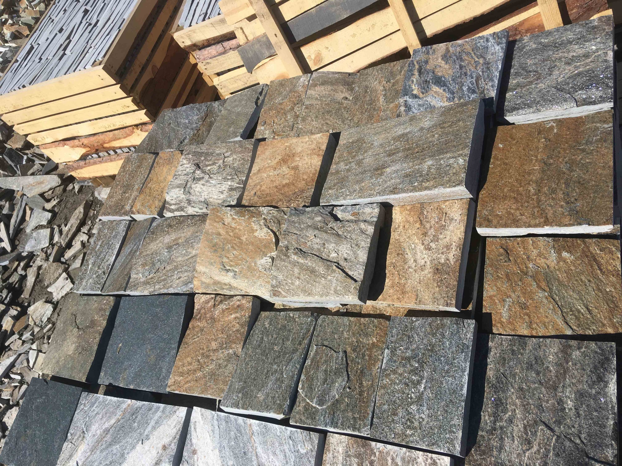 Плитка пилёная златолит Уральский для фасада купить в Заводоуковске