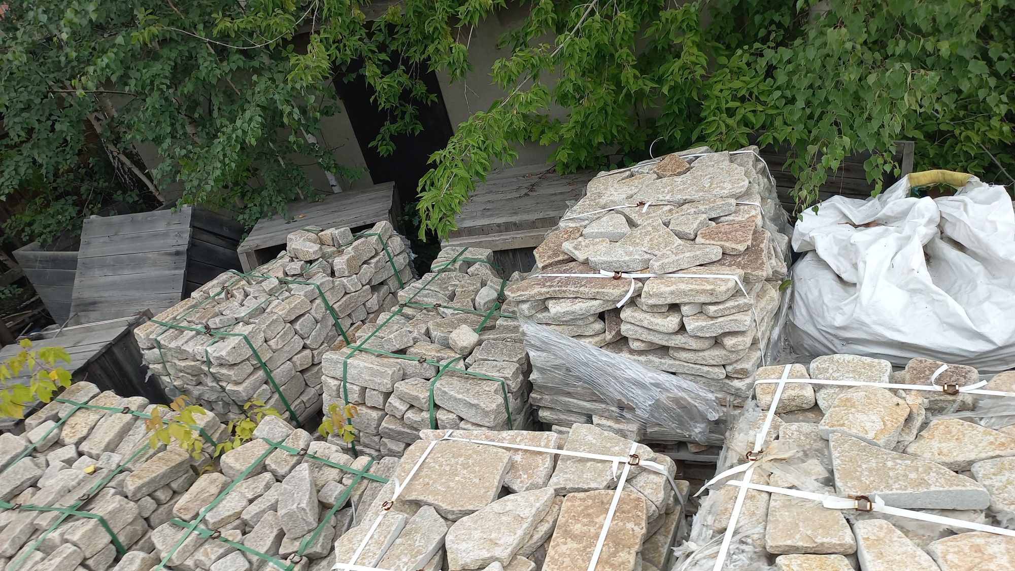 Плитняк гранитный галтованный купить в Заводоуковске