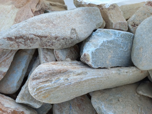 Златолит жёлтый, жёлто-зелёный глыбки и валуны для ланшафтного дизайна купить в Заводоуковске