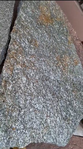 Плитняк златолит серебристый для цоколя, отмостки купить в Заводоуковске