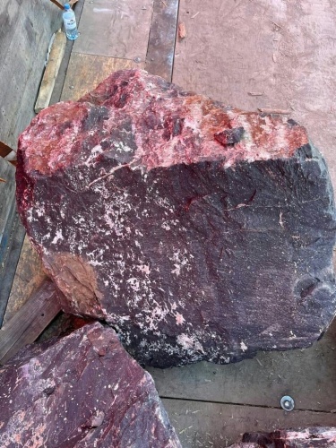 Камни для ландшафтного дизайна красно-фиолетовые 10-60 килограмм купить в Заводоуковске