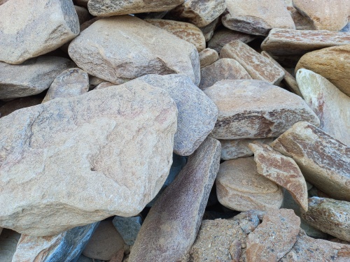 Златолит жёлтый, жёлто-зелёный глыбки и валуны для ланшафтного дизайна купить в Заводоуковске