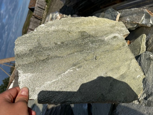 Плитняк златолит зелёный для цоколя, отмостки купить в Заводоуковске