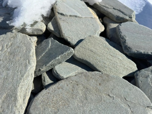 Плитняк златолит зелёный галтованный для цоколя купить в Заводоуковске