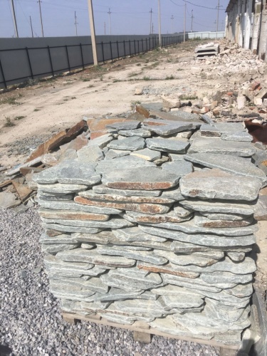 Златолит серебристый галтованный для лестниц купить в Заводоуковске