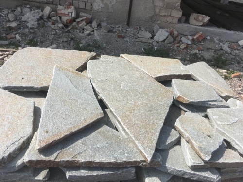 Златолит серебристый галтованный для лестниц купить в Заводоуковске